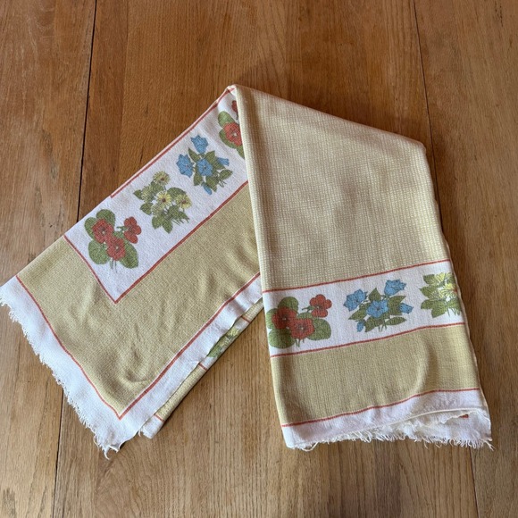 Vintage Flannel Tablecloth Floral Border 40x44 Farmhouse Cottage Retro - Picture 2 of 8